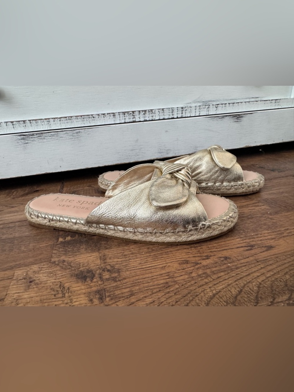 New Kate Spade Saltie Short Espadrille Slide Sandals Gold Women's Size 9 - Picture 4 of 8